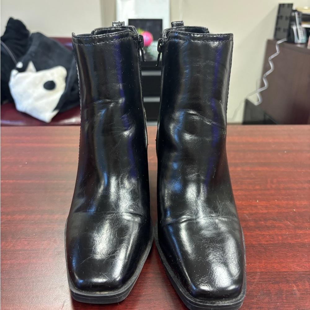 Kelly $ Katie black boots